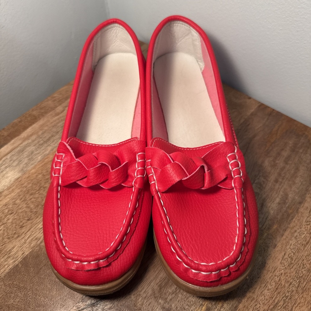 Solsagn.G Women's Cherry Red Faux Leather Moccasin Loafers Size 8.5 NWOT